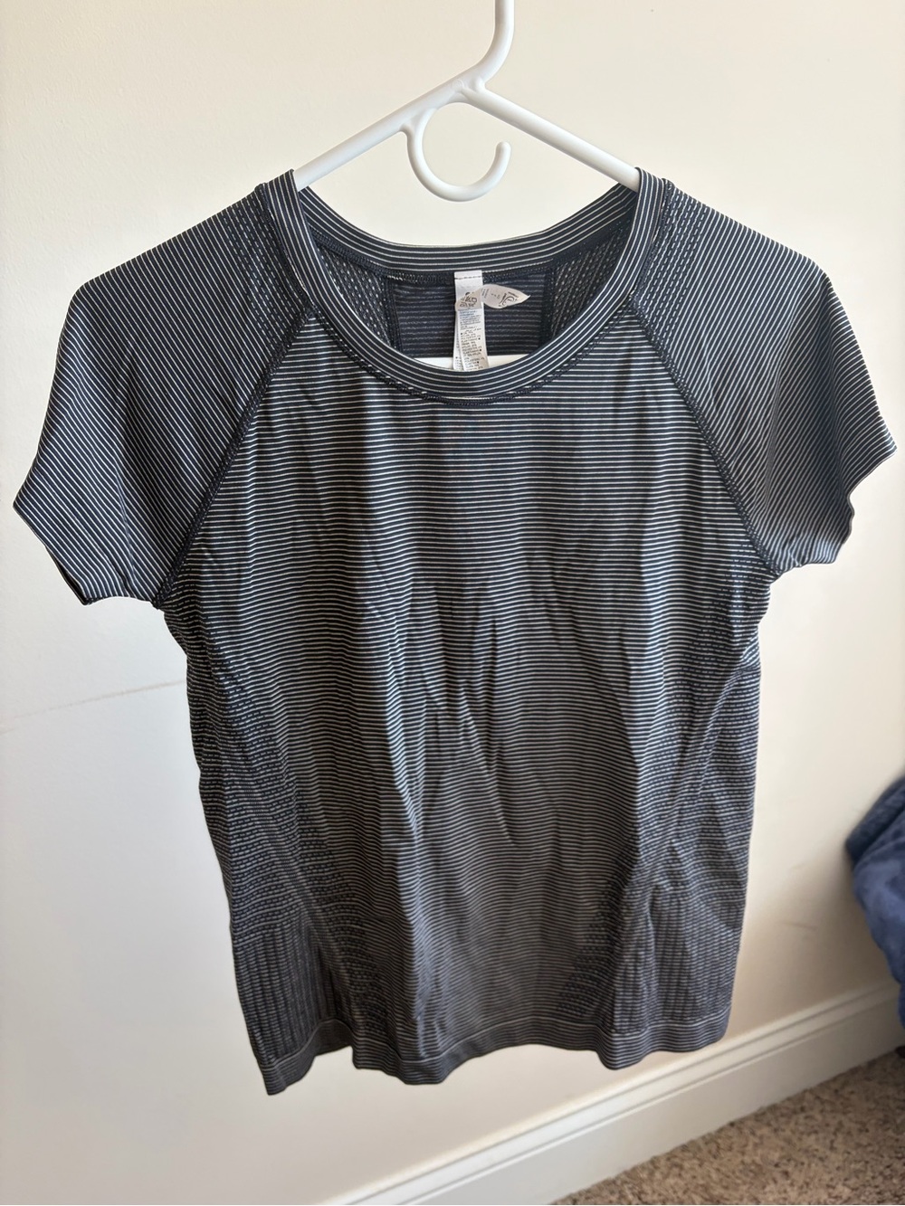 Black/White Athleta short sleeve workout shirt